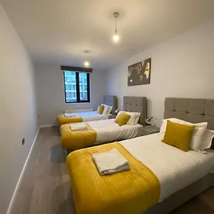 Cosy Flats Near Heathrow, Group Bookings Available With Parking Space Appartement Hounslow