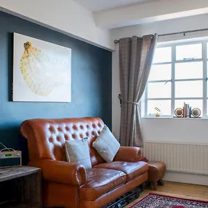 Beautifully Decorated Contemporary 2 Bedroom Flat Appartement Londres