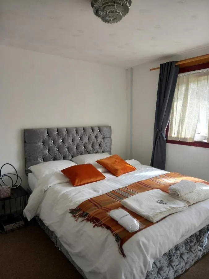 White House In Edinburgh, 2 Bedroom Good Location Apartment